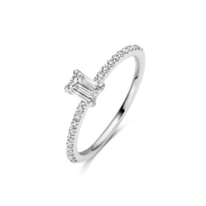 Style Diamonds ring